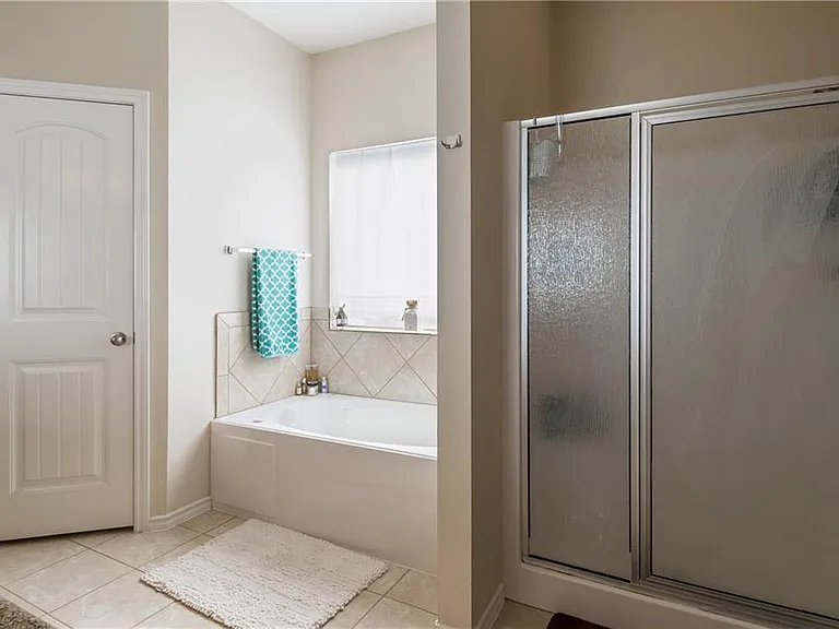 225 Glenview Dr — Photo 14