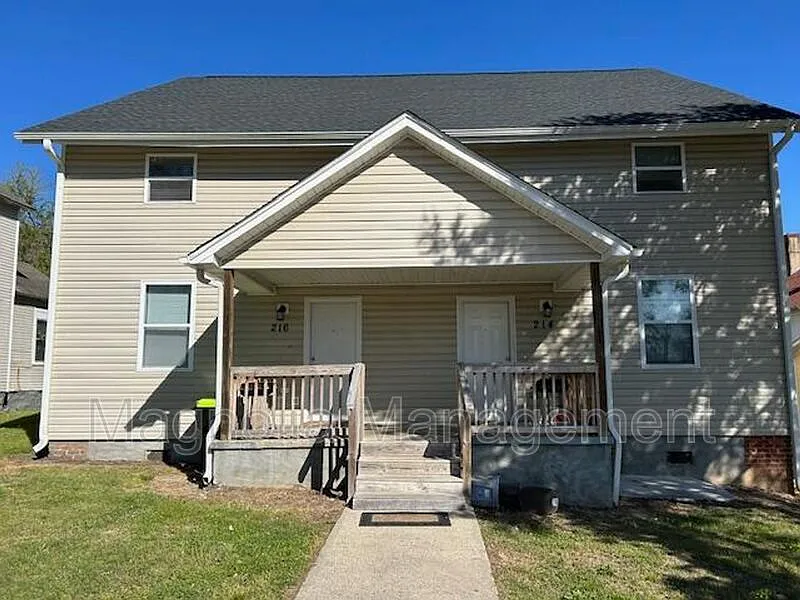 216B S Walnut St