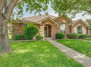 104 Clover Leaf Ln, Red Oak, TX 75154