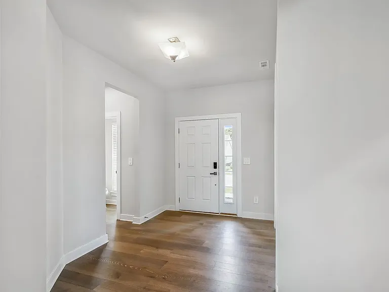 4001 Oglethorpe Dr — Photo 3