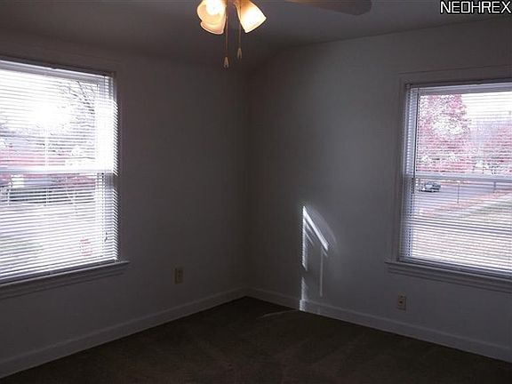 5th image of 1685 Redwood Ave