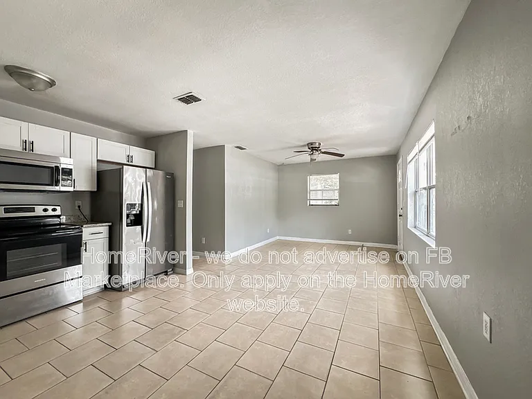 705 W 9th St — Photo 8