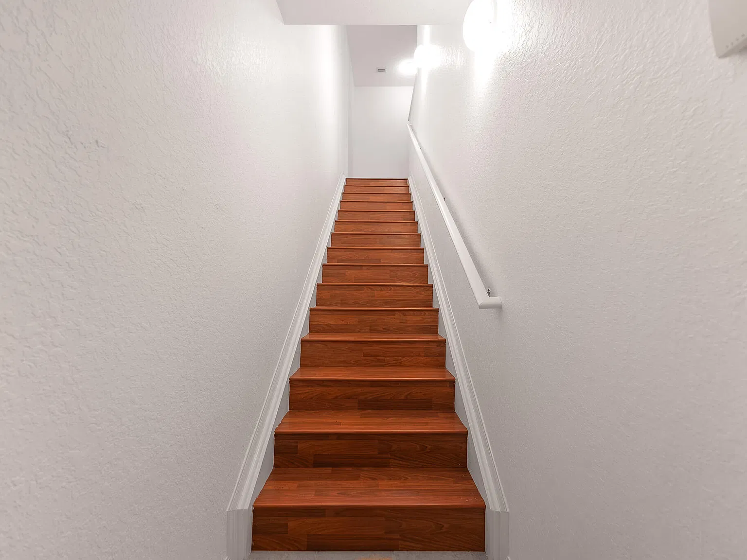 2 bed, 2.0 bath, 1350 sqft, $2,000 — Photo 3