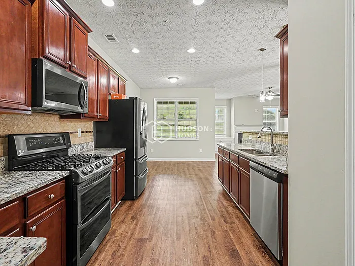 1060 Clairidge Ln — Photo 8