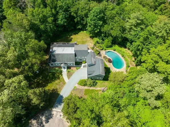 5 Hickory Ln, West Newbury, MA 01985