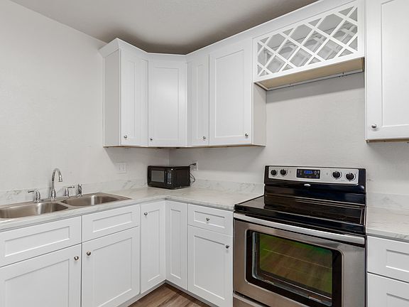 4th image of 8721 E Latham St