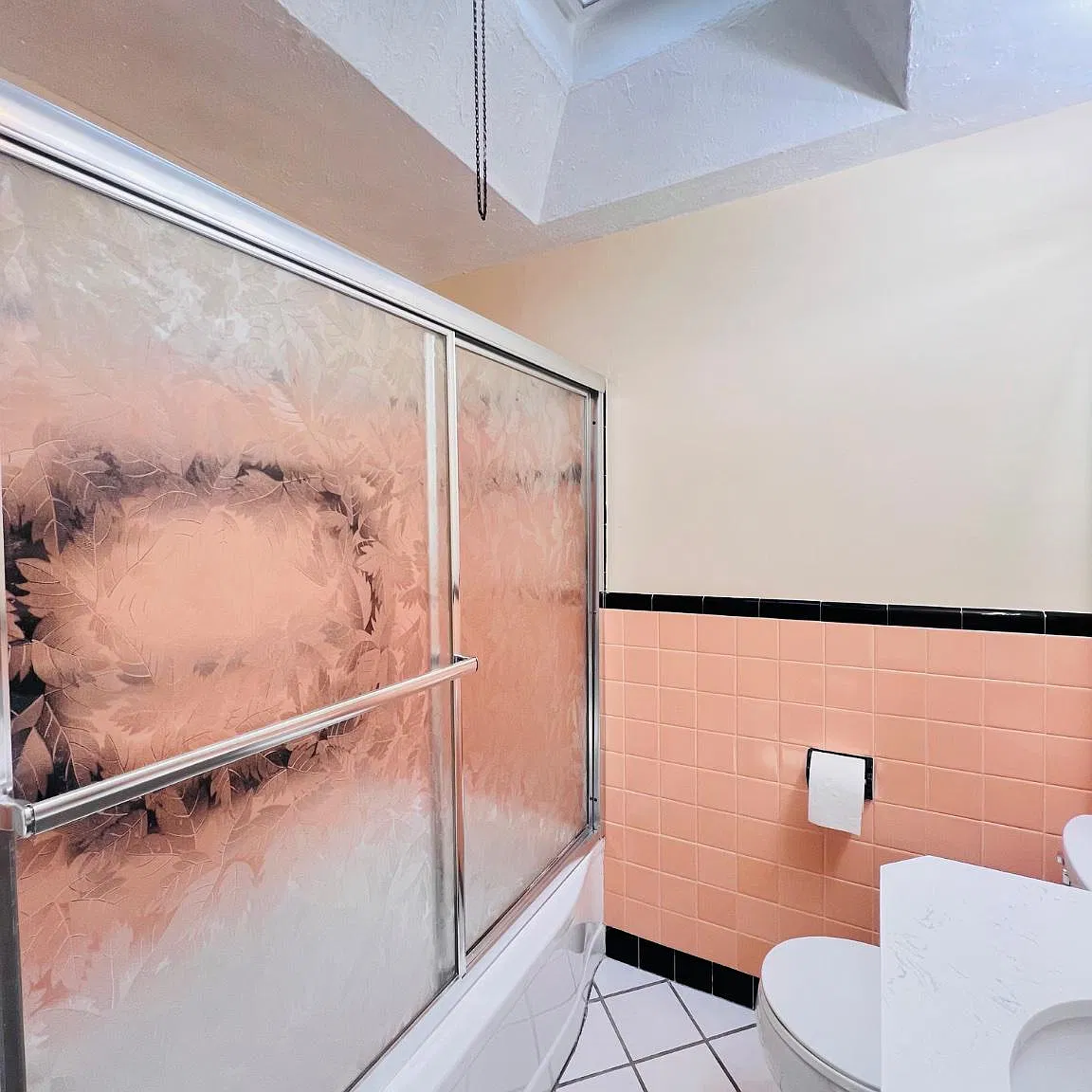 3 bed, 1.0 bath, 1152 sqft, $2,100 — Photo 4