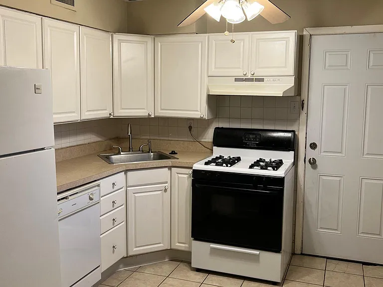 3140 Glenwood Ct — Photo 4