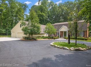 31360 E Bingham Rd, Franklin, MI 48025