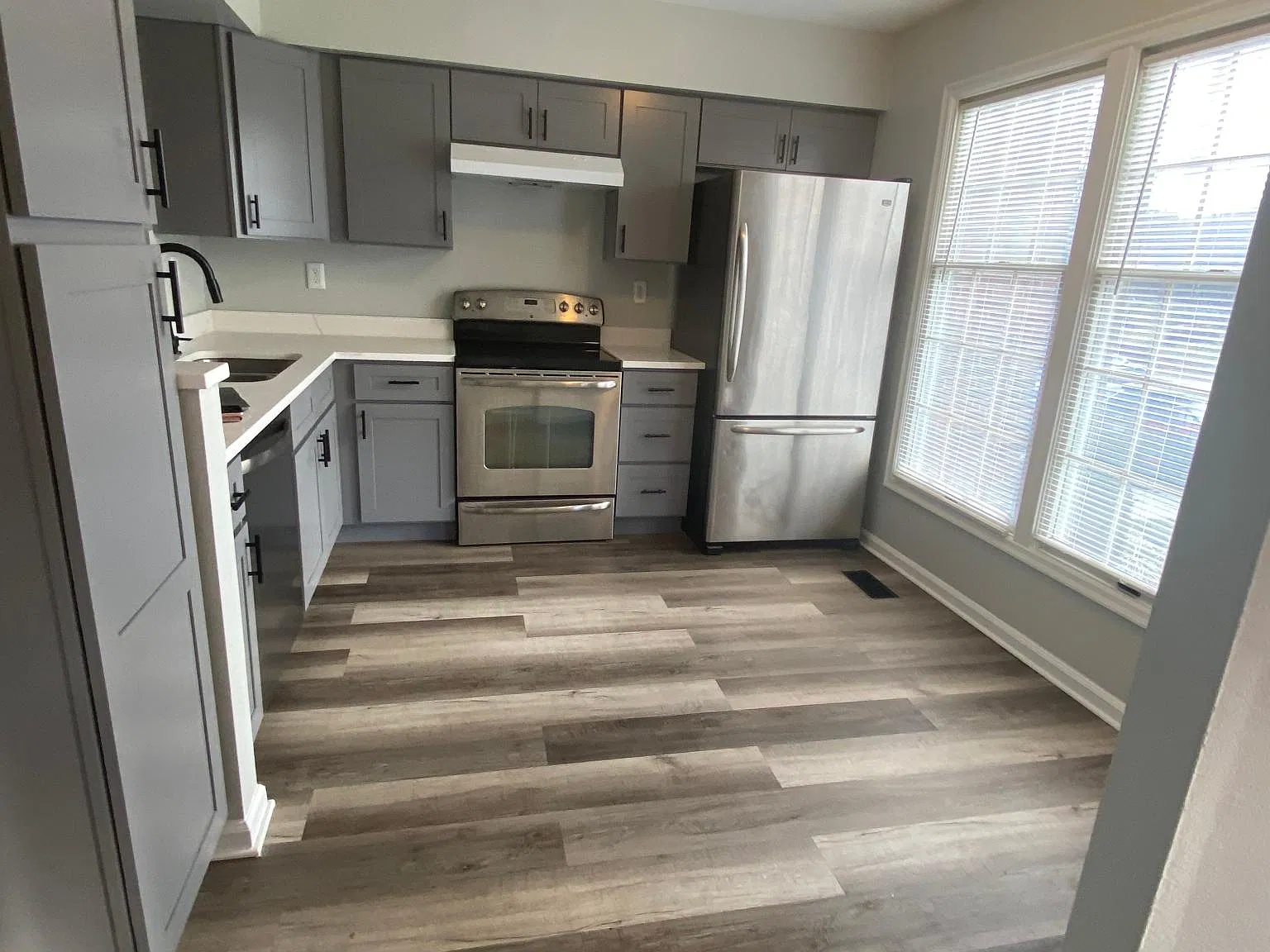 4 bed, 2.5 bath, 1820 sqft, $3,099 — Photo 2