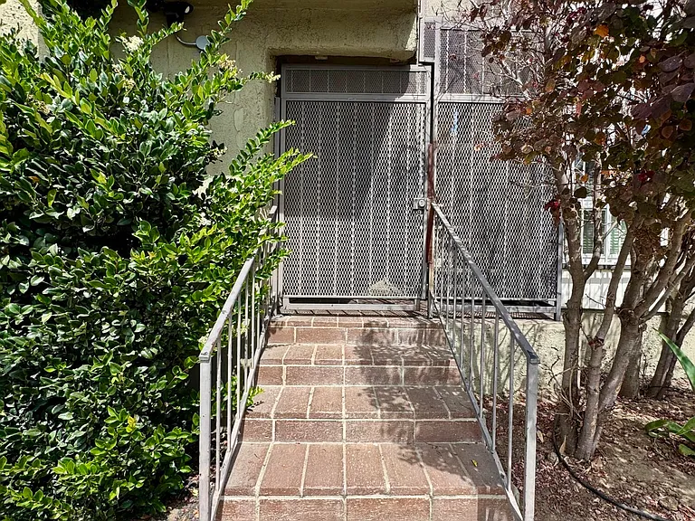 4506 Saugus Ave #11 — Photo 23