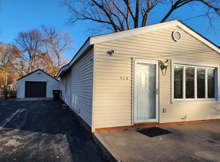 928 Talmadge Ave, Machesney Park, IL 61115