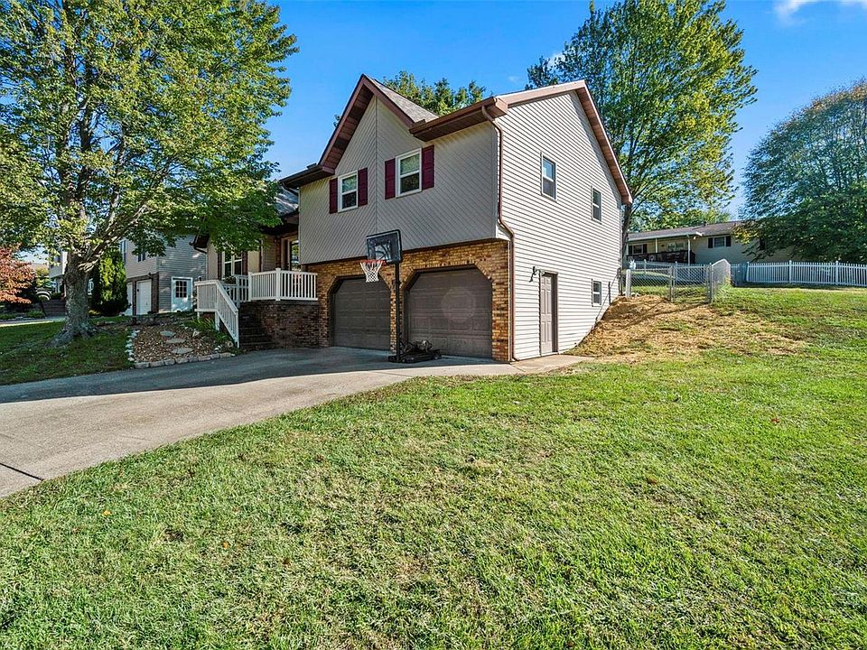 1st image of 828 Eagle Dr