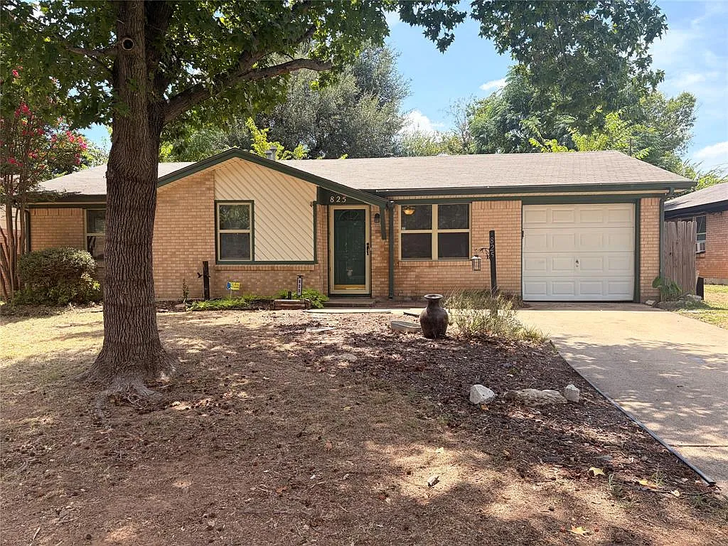 3 bed, 1.5 bath, 1012 sqft, $2,000 — Photo 1