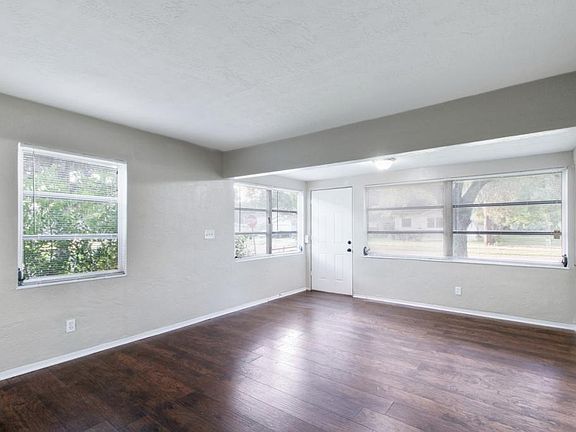 4th image of 2126 22nd Ave S