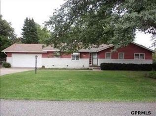6817 N 52nd St, Omaha, NE 68152