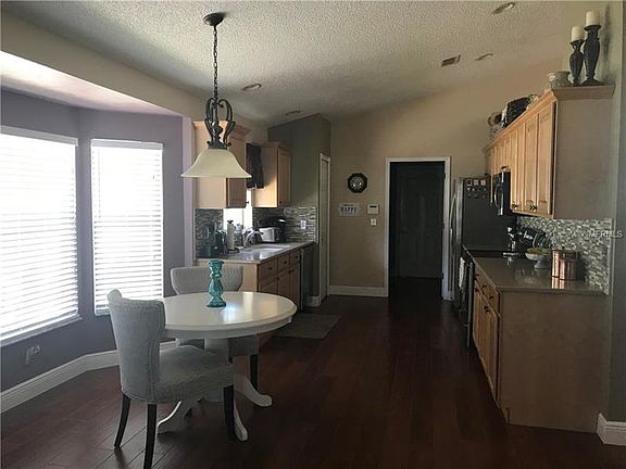 5th image of 130 Queens Ct
