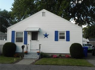 6 Sachem St, Pawtucket, RI 02861