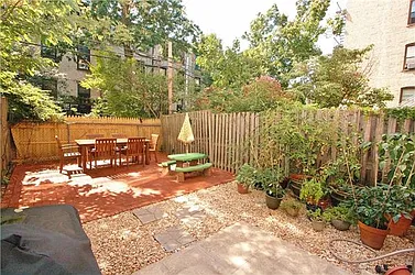 Rented by R New York