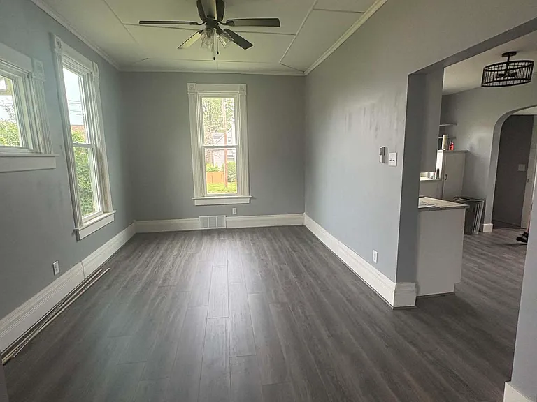 210 E 3rd St — Photo 18