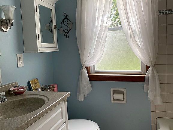 5th image of 22 Briarhill Dr