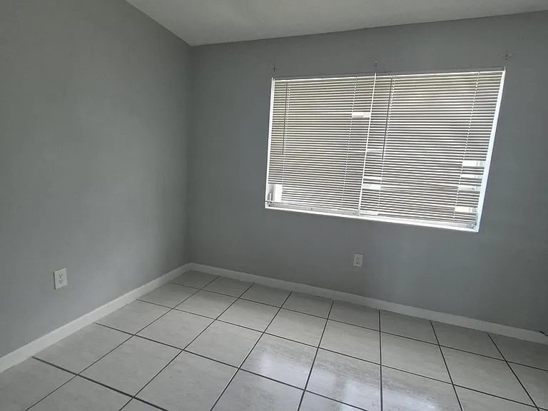 7221 Venetian St #9 — Photo 4