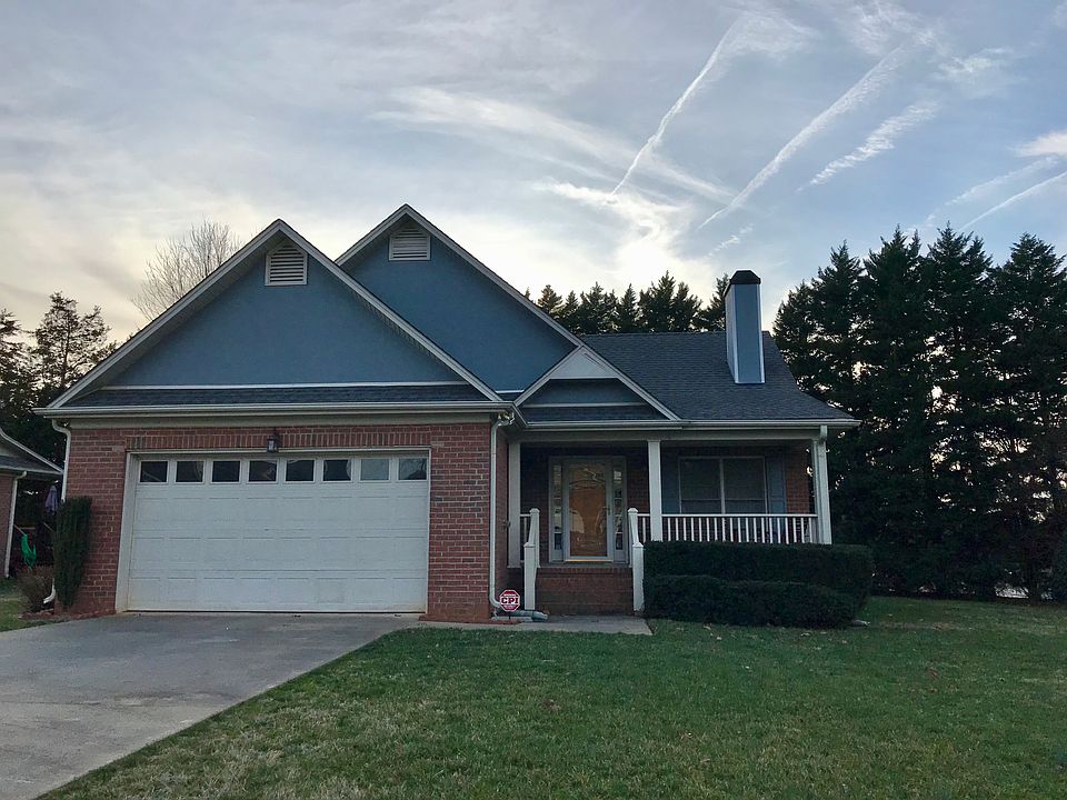 1st image of 102 Somerset Ct