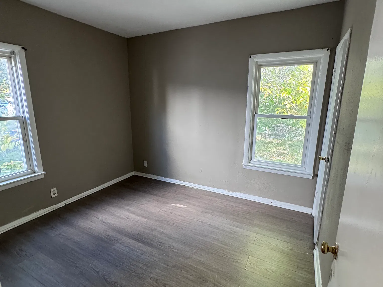 985 E 143rd St — Photo 3