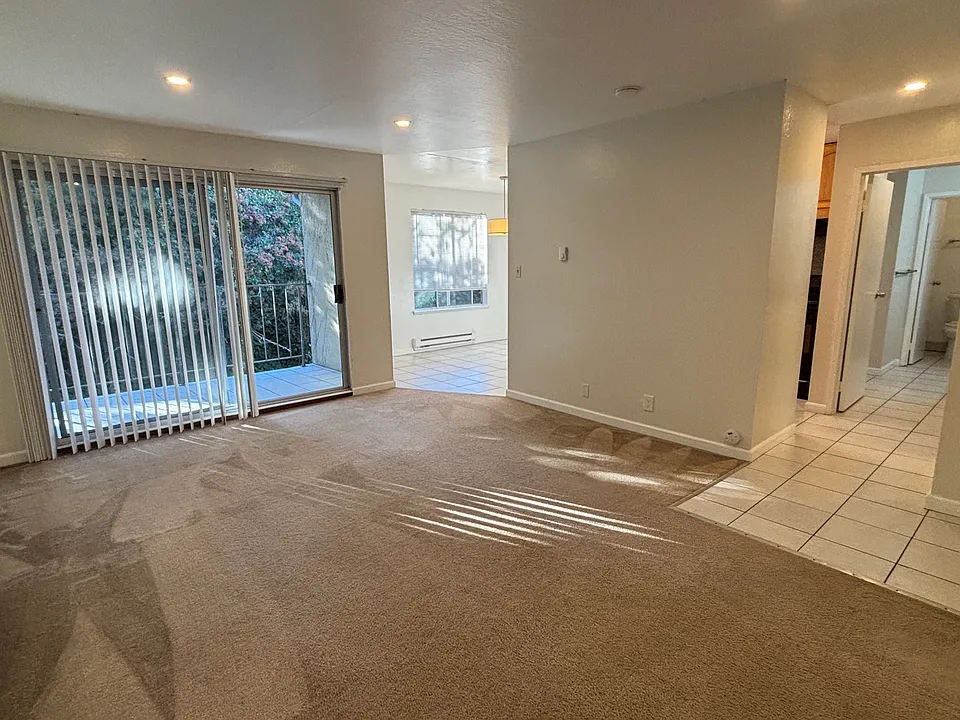 85 Kent Ct #23