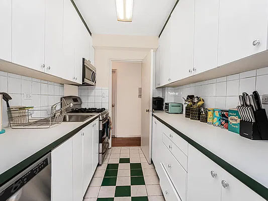 Sold by Re/Max In The City | media 8
