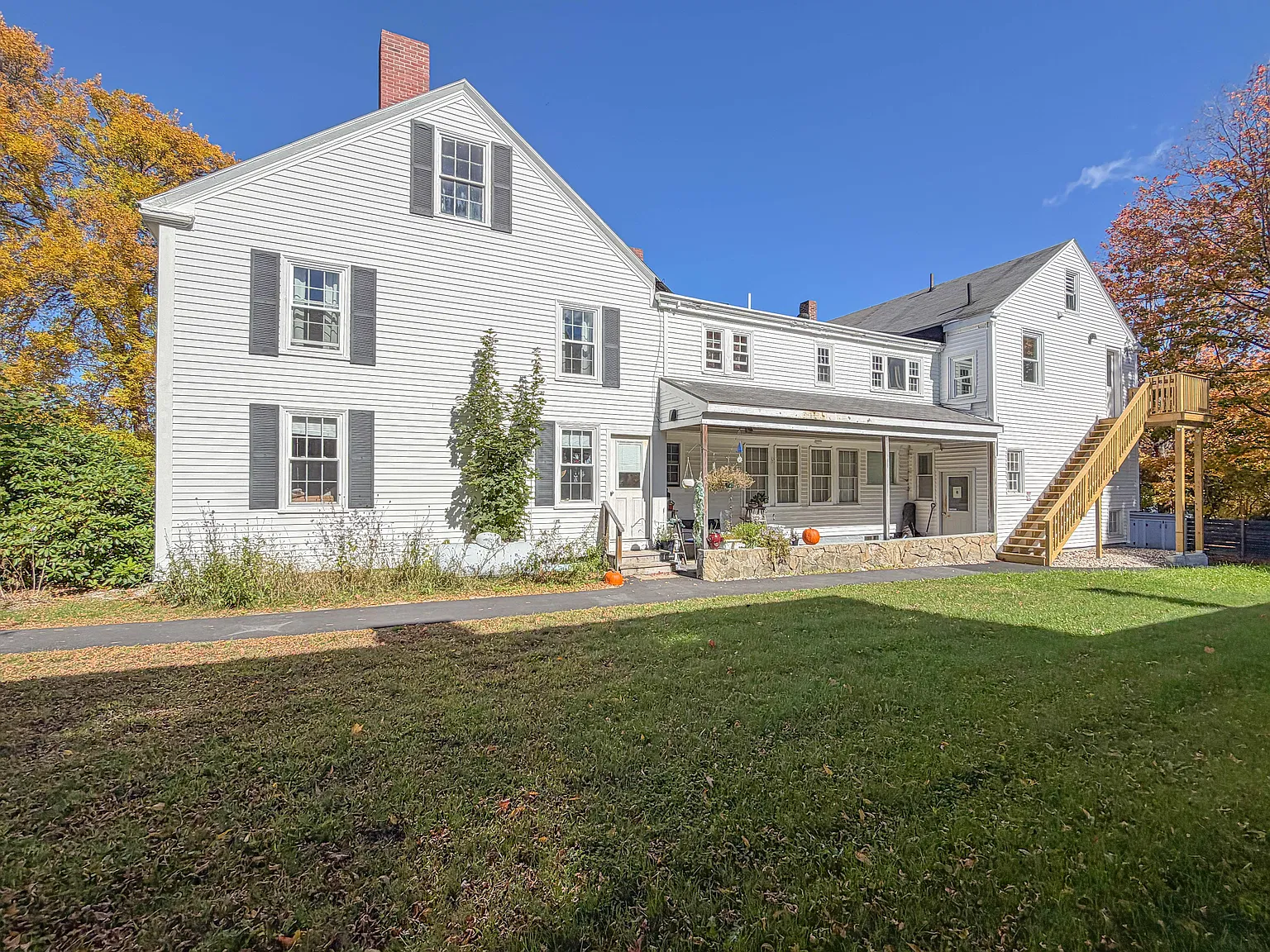 30 W Elm St — Photo 3