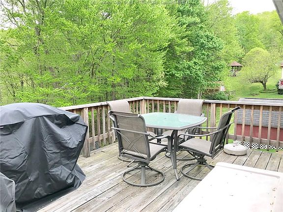 4th image of 9 Barberry Ln