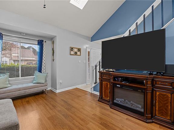 4th image of 3 Travis Cir