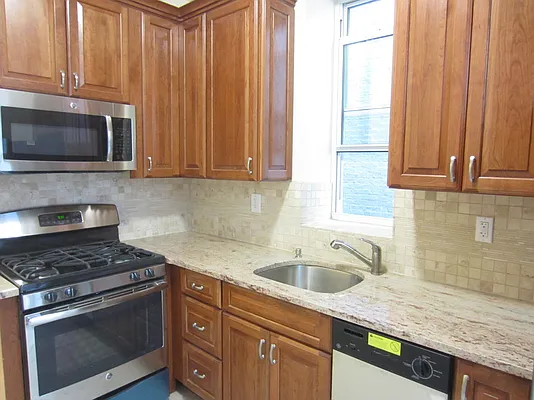Rented by Link NY Realty | media 22