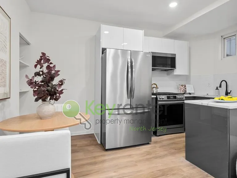 407 Park Ave — Photo 2