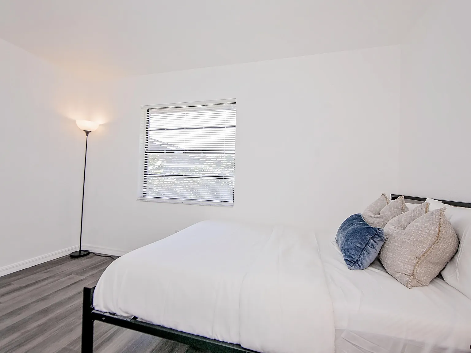 4 bed, 2.0 bath, 2000 sqft, $754 — Photo 2