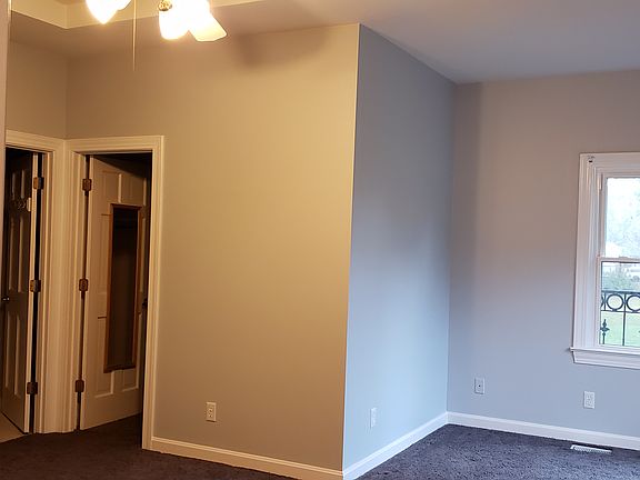 Bedroom w/walk-in&Bath