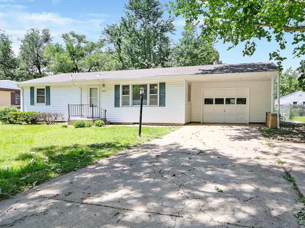 2209 Northview Dr, Manhattan, KS 66502
