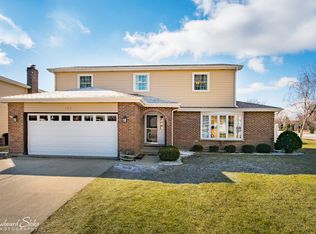 161 Arthur Ave, Roselle, IL 60172