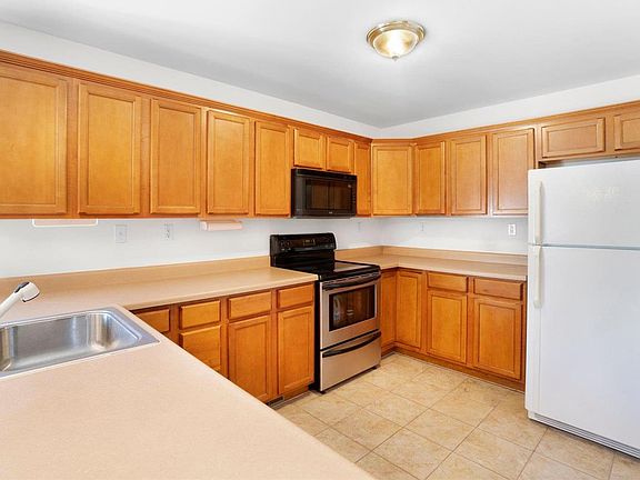 4th image of 994 Dogwood Ln