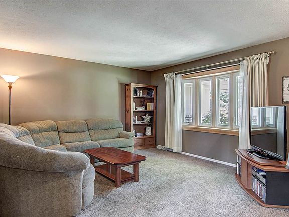 2nd image of 3850 Thistledown Ct