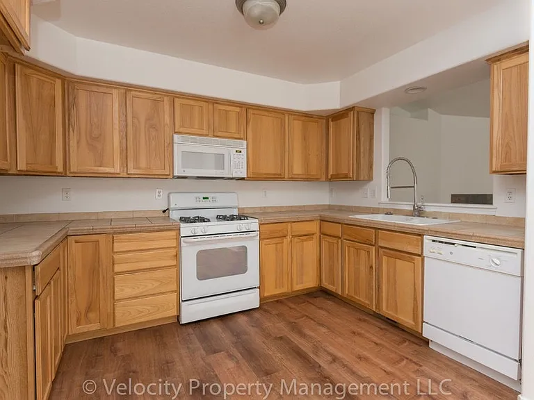 2505 NE 7th Ln — Photo 3
