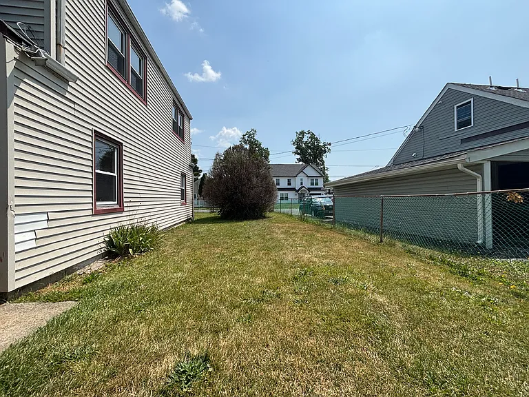 68 Seymour Ave — Photo 23