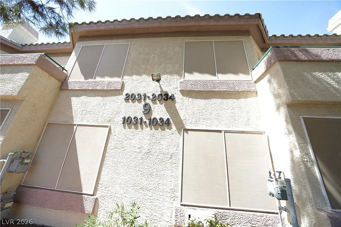 1 bed, 1.0 bath, 695 sqft, $1,095 — Photo 2