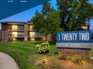 104 NW 63rd St, Gladstone, MO 64118