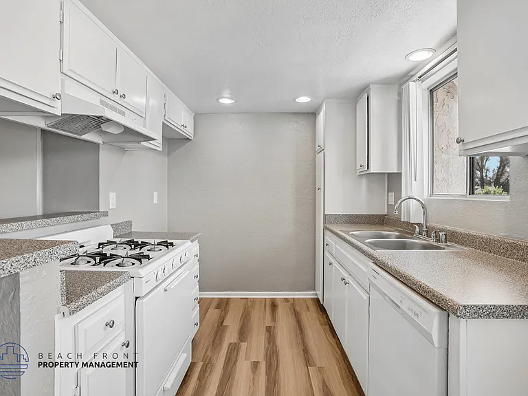 Rollingwood Apartments — Photo 56