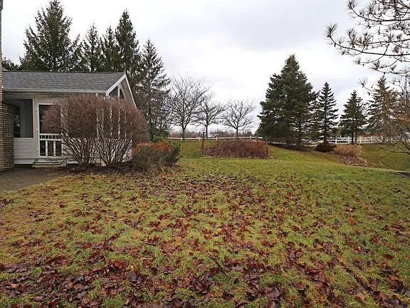4th image of 104 Charterhouse Ct
