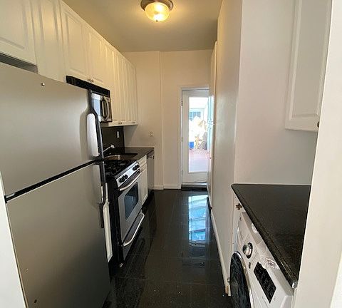 5th image of 5 E 63rd St #6AB