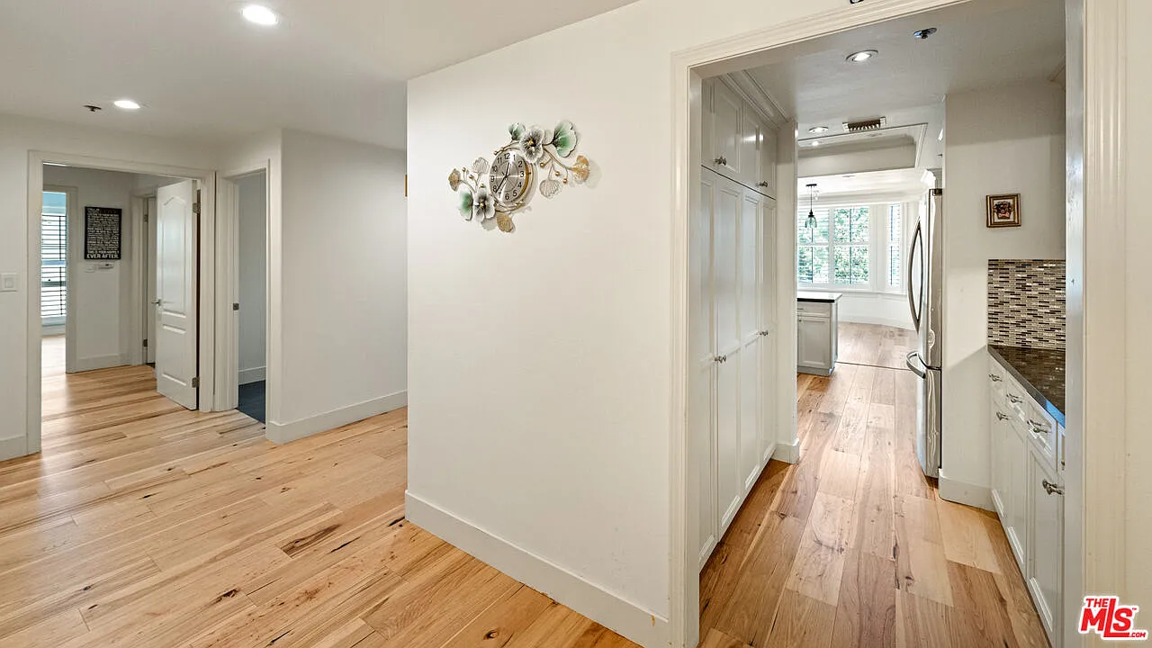 3 bed, 2.5 bath, 1965 sqft, $8,750 — Photo 4