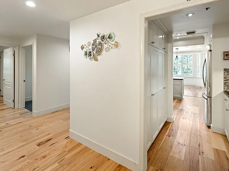 575 S Barrington Ave #305 — Photo 4